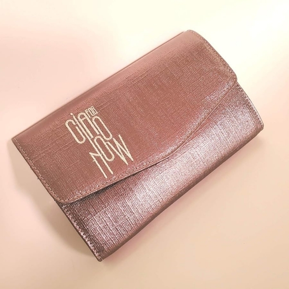 Neiman Marcus Handbags - Neiman Marcus Clutch Wallet 🔥